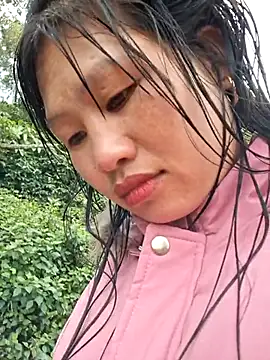 Snapshot of diamond-- chatting on 12/18/25, 01:55 diamond-- online show from 12/18/25, 01:55