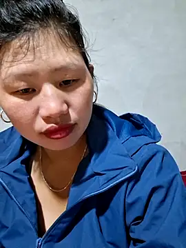 Snapshot of diamond-- chatting on 10/24/25, 12:53 diamond-- online show from 10/24/25, 12:53