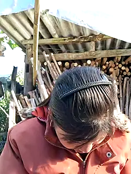 Snapshot of diamond-- chatting on 11/26/25, 01:38 diamond-- online show from 11/26/25, 01:38