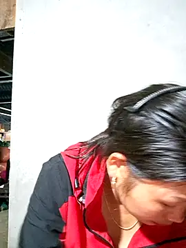 Snapshot of diamond-- chatting on 11/12/25, 01:10 diamond-- online show from 11/12/25, 01:10