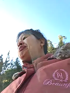 Snapshot of diamond-- chatting on 11/30/25, 12:55 diamond-- online show from 11/30/25, 12:55