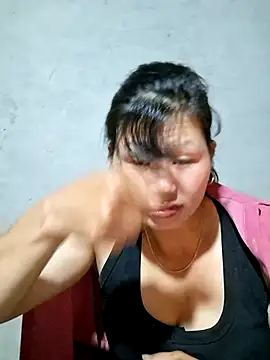 Snapshot of diamond-- chatting on 10/30/25, 01:20 diamond-- online show from 10/30/25, 01:20