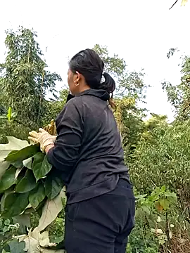 Snapshot of diamond-- chatting on 10/30/25, 01:15 diamond-- online show from 10/30/25, 01:15