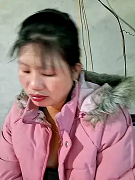 Snapshot of diamond-- chatting on 11/22/25, 01:04 diamond-- online show from 11/22/25, 01:04