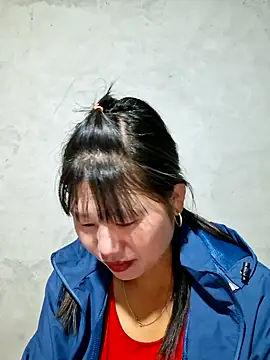 Snapshot of diamond-- chatting on 11/05/25, 12:14 diamond-- online show from 11/05/25, 12:14