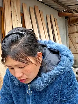 Snapshot of diamond-- chatting on 12/05/25, 06:01 diamond-- online show from 12/05/25, 06:01