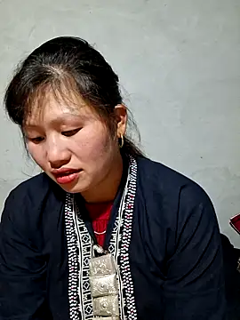 Snapshot of diamond-- chatting on 11/01/25, 01:38 diamond-- online show from 11/01/25, 01:38