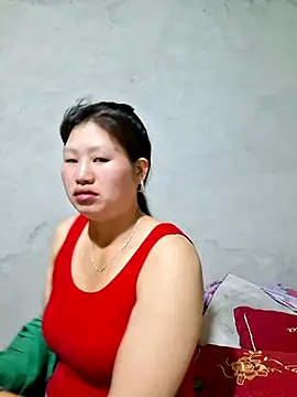 Snapshot of diamond-- chatting on 10/19/25, 12:24 diamond-- online show from 10/19/25, 12:24