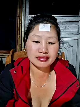 Snapshot of diamond-- chatting on 10/26/25, 01:33 diamond-- online show from 10/26/25, 01:33