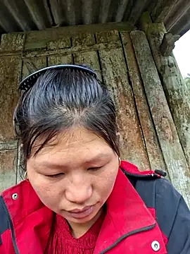 Snapshot of diamond-- chatting on 12/02/25, 01:17 diamond-- online show from 12/02/25, 01:17