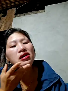 Snapshot of diamond-- chatting on 11/13/25, 12:03 diamond-- online show from 11/13/25, 12:03