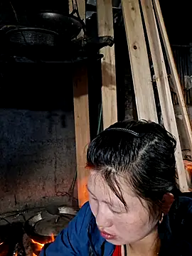 Snapshot of diamond-- chatting on 11/07/25, 12:48 diamond-- online show from 11/07/25, 12:48