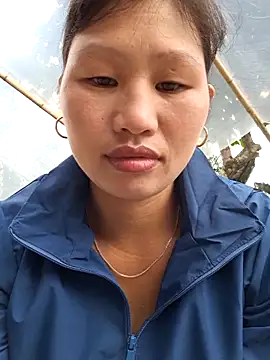 Snapshot of diamond-- chatting on 10/13/25, 02:24 diamond-- online show from 10/13/25, 02:24