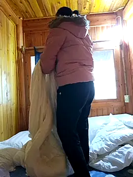 Snapshot of diamond-- chatting on 11/21/25, 12:53 diamond-- online show from 11/21/25, 12:53