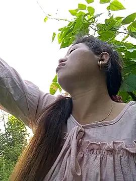 Snapshot of diamond-- chatting on 10/05/25, 12:34 diamond-- online show from 10/05/25, 12:34