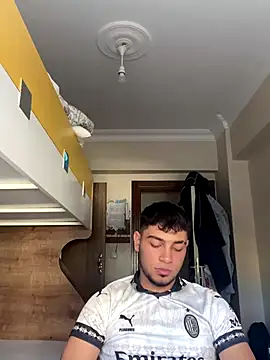 Snapshot of astoperaa chatting on 09/20/25, 01:38 astoperaa online show from 09/20/25, 01:38