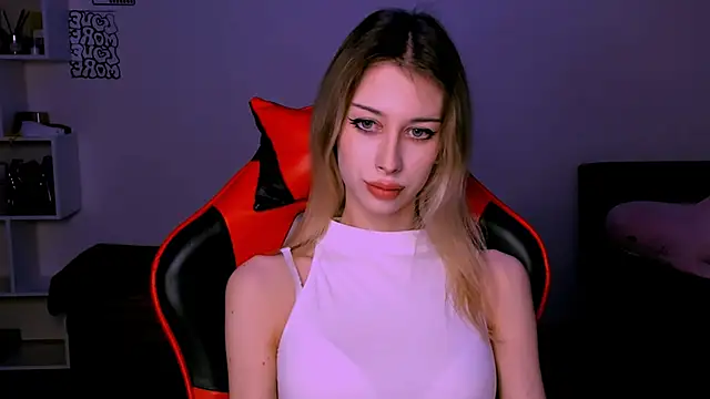 Lori lolii online show from 10/17/25, 05:59