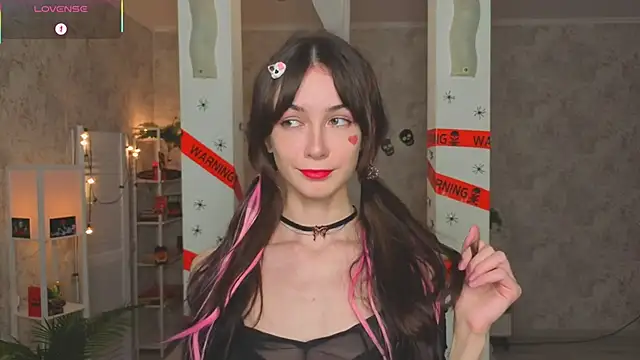 ReneeLippeatt online show from 10/31/25, 07:43