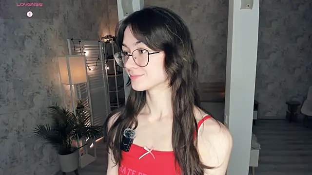 ReneeLippeatt online show from 11/16/25, 07:40