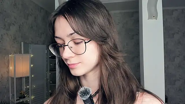 ReneeLippeatt online show from 12/14/25, 07:41