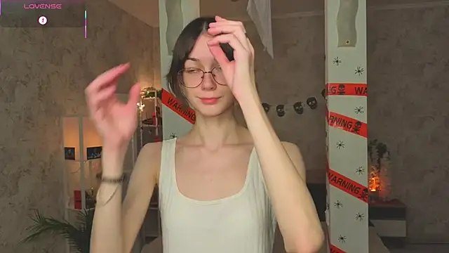 ReneeLippeatt online show from 10/30/25, 07:33