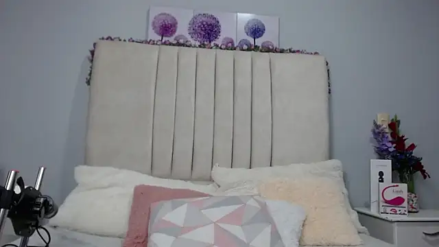 AmandaaWats online show from 10/27/25, 07:37