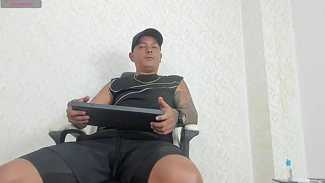 Snapshot of MaximoHall86 chatting on 09/24/25, 12:55 MaximoHall86 online show from 09/24/25, 12:55