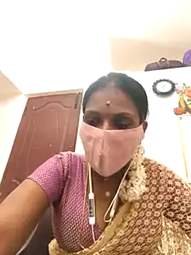 Snapshot of Tamil_Yalini12 chatting on 02/25/26, 07:14 Tamil Yalini12 online show from 02/25/26, 07:14