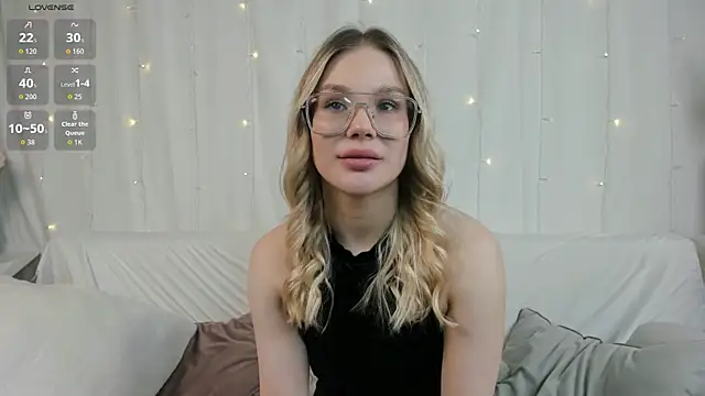 Snapshot of LisaRiza chatting on 09/22/25, 08:20 LisaRiza online show from 09/22/25, 08:20