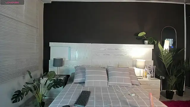 Camila Nyx online show from 12/02/25, 01:13