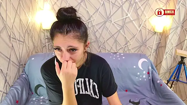 Charming LIA online show from 11/06/25, 05:17