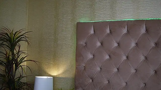 Snapshot of TiffanyTaboo chatting on 10/14/25, 06:25 TiffanyTaboo online show from 10/14/25, 06:25