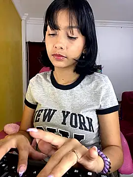 xoxo milk online show from 01/11/26, 04:36