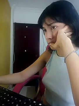 xoxo milk online show from 10/28/25, 04:17