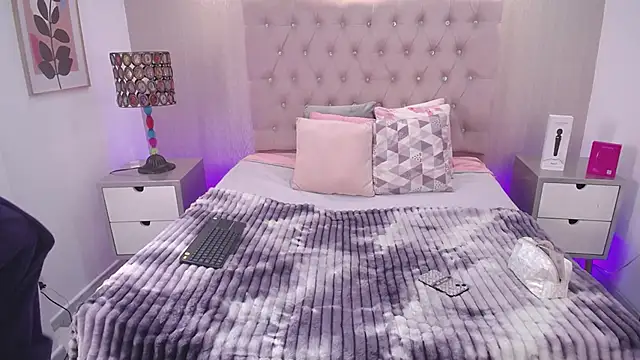 EmilyCley online show from 12/05/25, 04:33