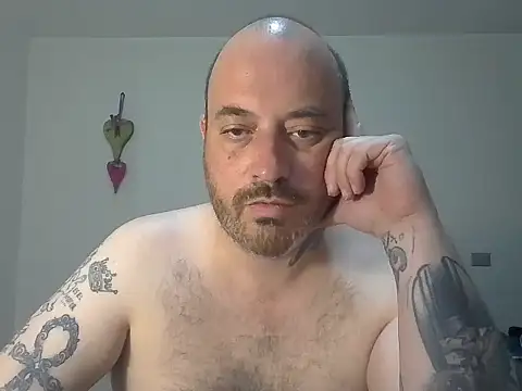 Snapshot of hhhxxx1177 chatting on 10/28/25, 05:18 hhhxxx1177 online show from 10/28/25, 05:18