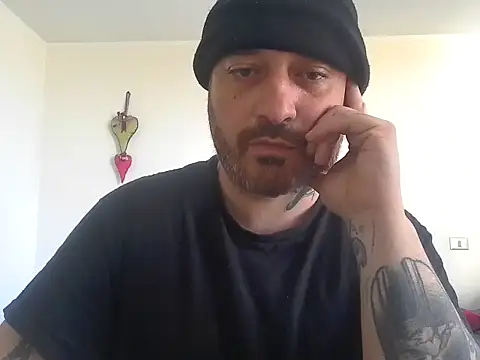 Snapshot of hhhxxx1177 chatting on 10/29/25, 10:47 hhhxxx1177 online show from 10/29/25, 10:47