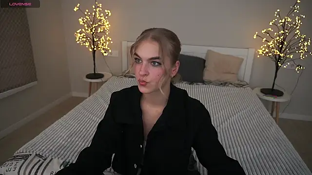 AlinaLiii online show from 11/11/25, 01:39