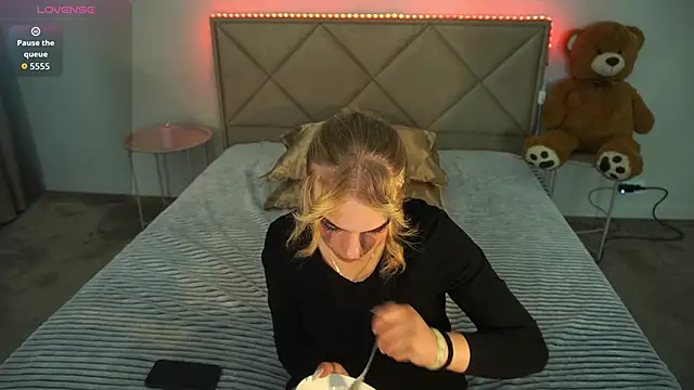 AlinaLiii online show from 06/04/26, 07:51