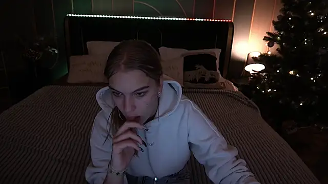 AlinaLiii online show from 12/19/25, 07:11