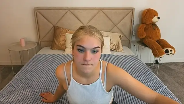 AlinaLiii online show from 04/05/26, 06:47