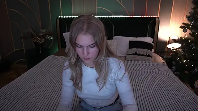 AlinaLiii online show from 12/16/25, 08:57