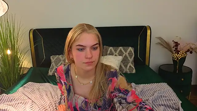 AlinaLiii online show from 04/15/26, 01:04