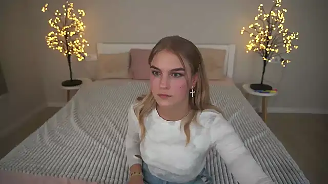 AlinaLiii online show from 11/18/25, 03:04