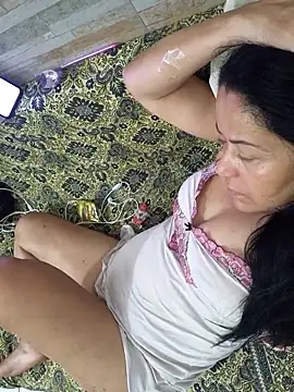 lucineia7 online show from 11/18/25, 08:06