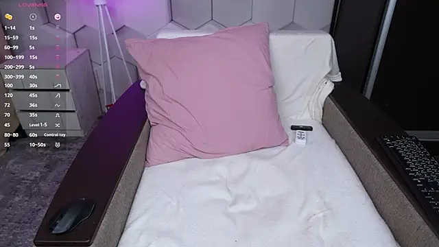 HottieEmma online show from 12/03/25, 12:04