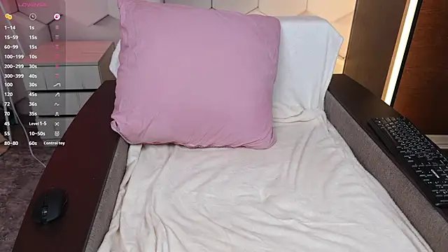 HottieEmma online show from 04/14/26, 12:21