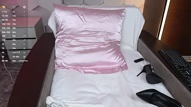 HottieEmma online show from 04/09/26, 12:22