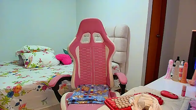 Julieta Rose19 online show from 11/30/25, 11:44