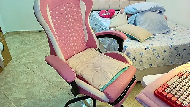 Julieta Rose19 online show from 12/19/25, 01:09